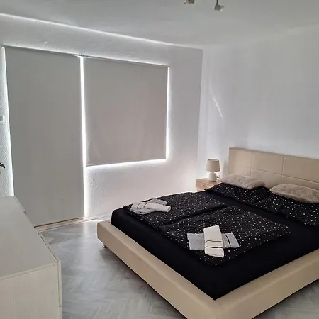 Look Apartment *